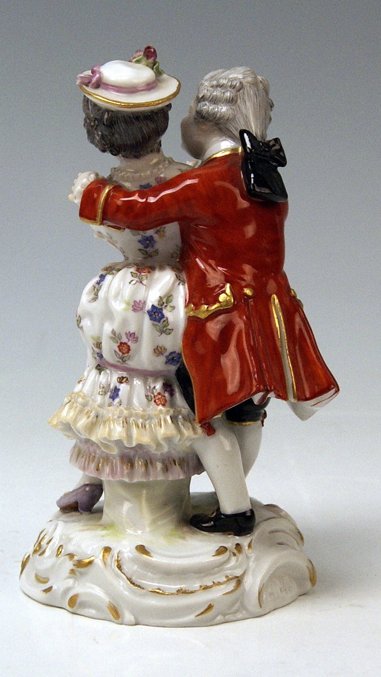 MEISSEN GALLANT COUPLE FIGURINES GALANTES PAAR MADE CIRCA 1890-1900 BY AUGUST RINGLER