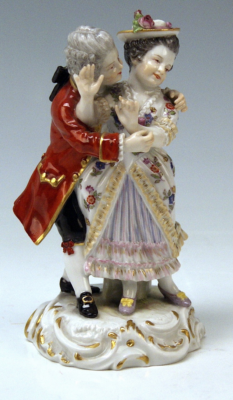 MEISSEN GALLANT COUPLE FIGURINES GALANTES PAAR MADE CIRCA 1890-1900 BY AUGUST RINGLER
