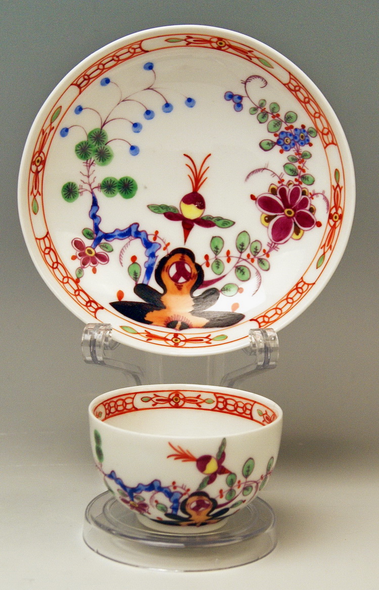 MEISSEN CUP WITH SAUCER FOR COLLECTION TASSE MIT UNTERTASSE CHINESE PAINTINGS MADE CIRCA 1820