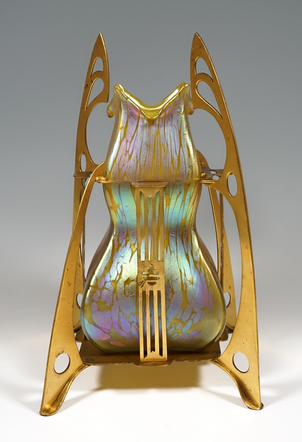 Loetz Widow Klostermühle Art Nouveau vase metallic yellow Medici Gre 2 484 metallic yellow Medici ca 1902