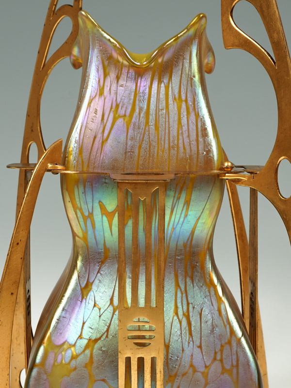 Loetz Widow Klostermühle Art Nouveau vase metallic yellow Medici Gre 2 484 metallic yellow Medici ca 1902