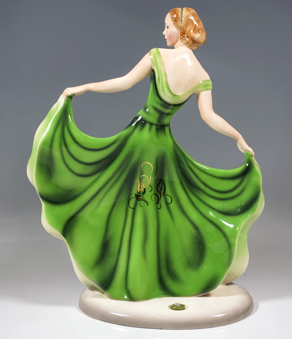 Goldscheider Vienna Ballerina Lydia in abito verde Ballerina in abito verde Claire Herczeg Weiss intorno al 1937