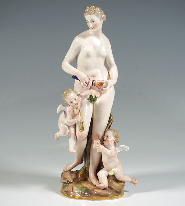 Meissen Figure Venus mit zwei Amoretten Venus with two cupids Kändler circa 1860