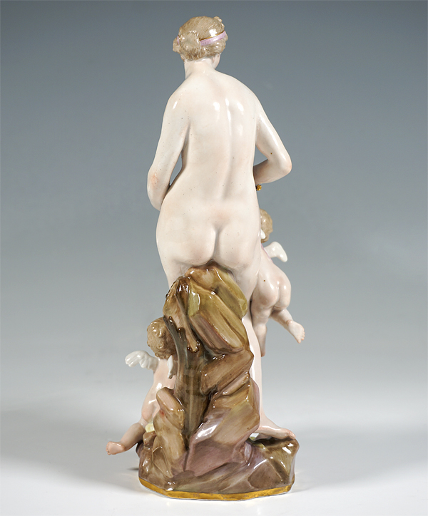 Meissen Figure Venus mit zwei Amoretten Venus with two cupids Kändler circa 1860