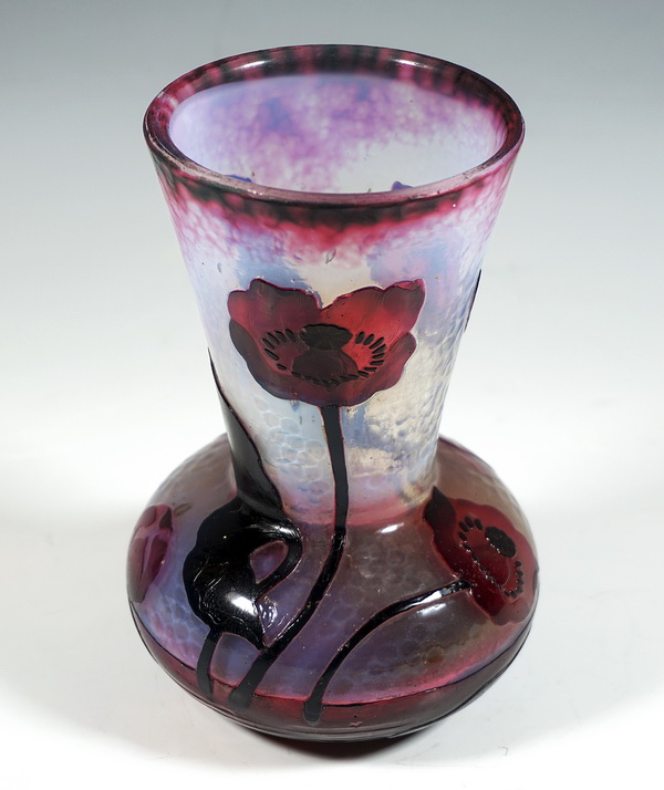 Daum Freres Art Nouveau cameo vase wild roses decor Heckenrosen Dekor Nancy France 1900-04