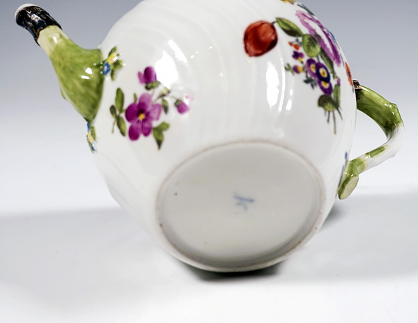 Early Meissen Rococo tea pot with flower decoration and silver mounting Frühe Teekanne mit Blumenmalerei cica 1750