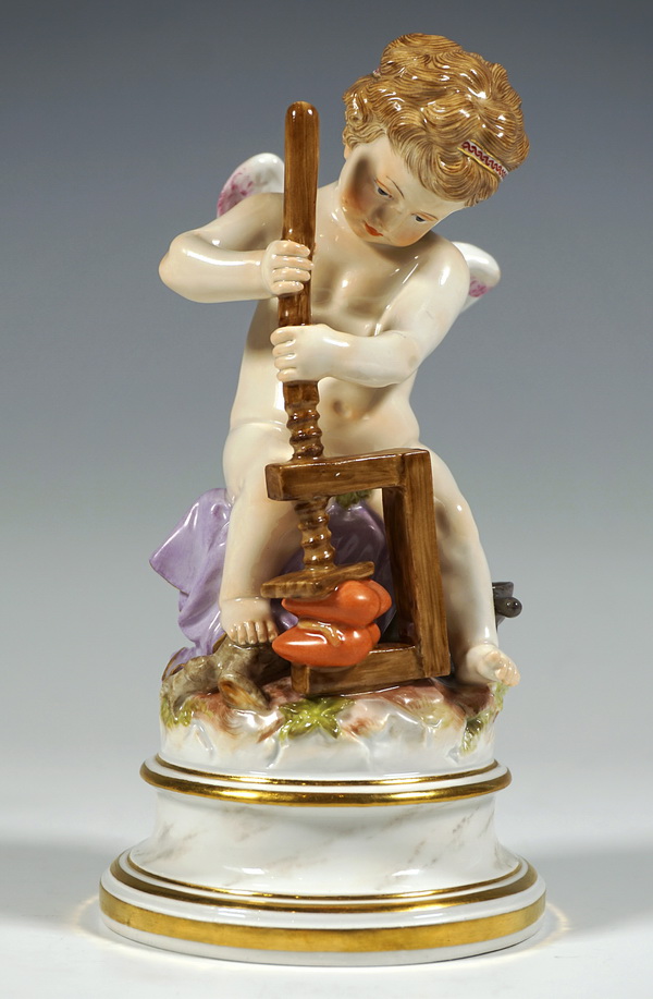 Meissen L Series Cupid gluing two hearts together Amor zwei Herzen zusammenleimend Heinrich Schwabe circa 1880